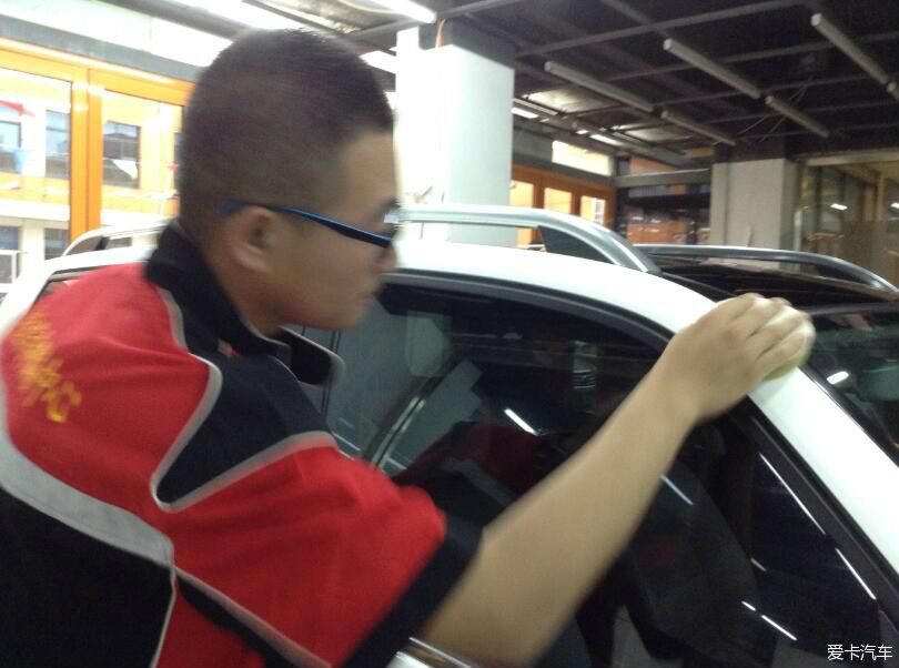 东营美佳汽车服务中心 专业漆面护理，焕新奔驰GLK300的夺目光彩